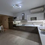 Modern 3br - Short Walk To Sea & Shops Appartamento