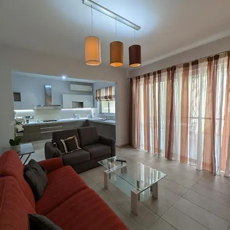 Modern 3br - Short Walk To Sea & Shops *