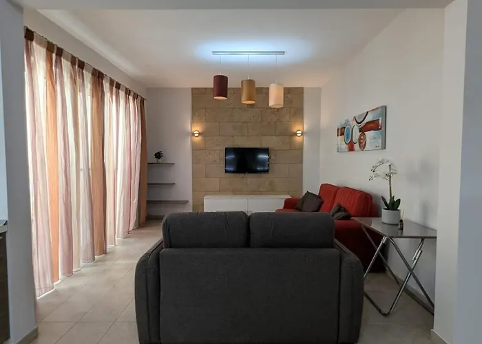 Modern 3br - Short Walk To Sea & Shops *