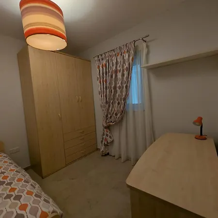 Modern 3br - Short Walk To Sea & Shops *