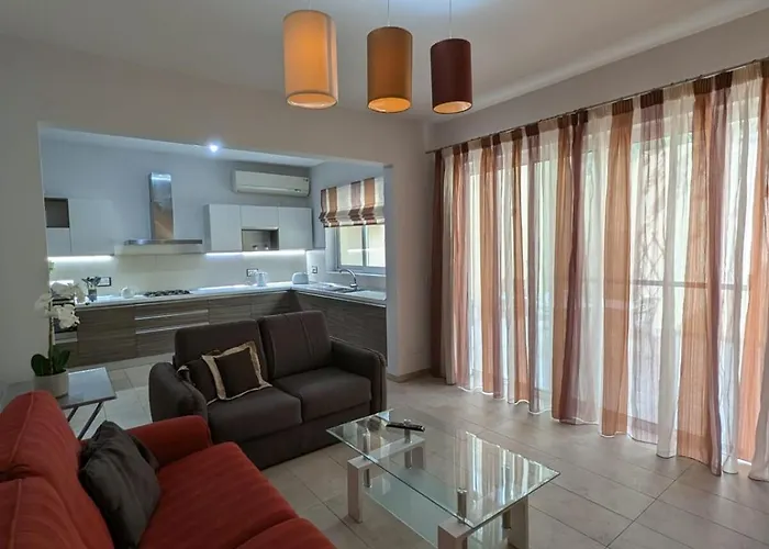 Modern 3br - Short Walk To Sea & Shops *