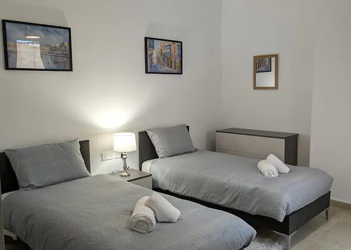 Modern 3br - Short Walk To Sea & Shops