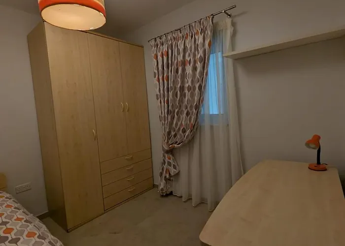 Modern 3br - Short Walk To Sea & Shops *