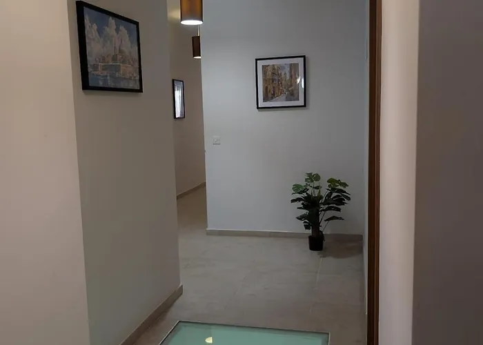 Modern 3br - Short Walk To Sea & Shops