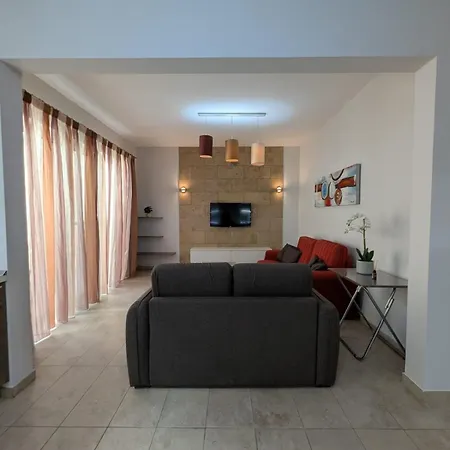 Modern 3br - Short Walk To Sea & Shops *