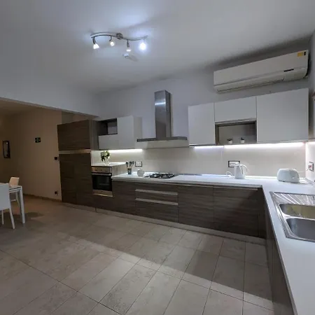 Modern 3br - Short Walk To Sea & Shops Apartament